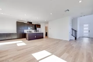 Photo #5: 2758231 Listing