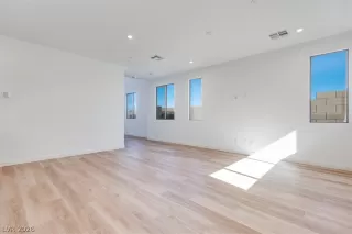 Photo #6: 2758231 Listing