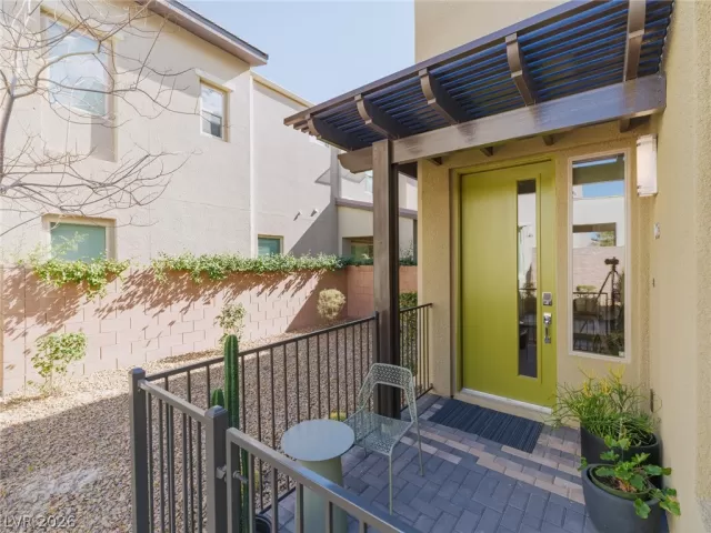 MLS: 2758304 Condo For Sale