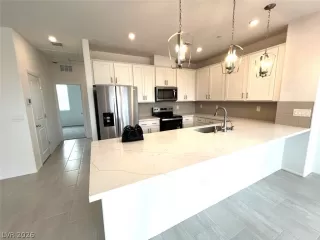 Photo #3: 2758405 Listing 