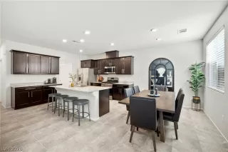 Photo #2: 2758410 Listing