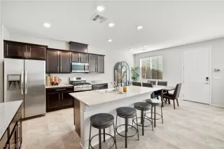 Photo #3: 2758410 Listing