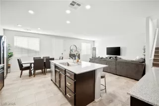 Photo #6: 2758410 Listing