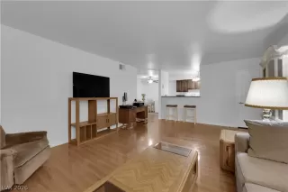 Photo #4: 2758429 Listing