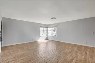 Photo #3: 2758438 Listing