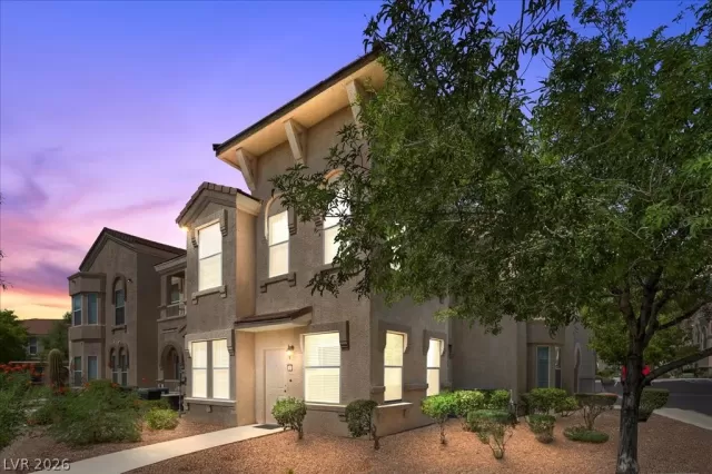 MLS: 2758456 Condo For Sale