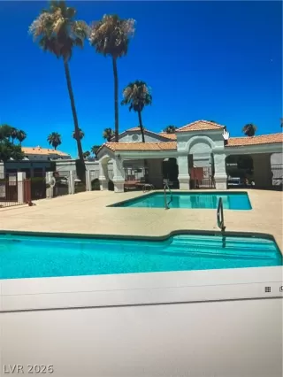 Browse active condo listings in EL PARQUE