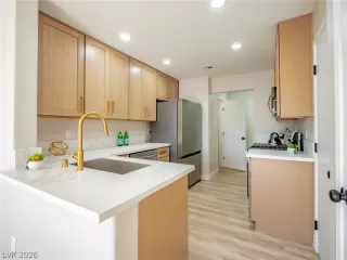 Photo #3: 2758508 Listing