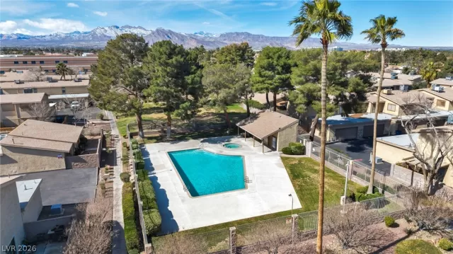 MLS: 2758518 Condo For Sale