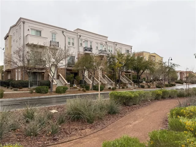 MLS: 2758640 Condo For Sale