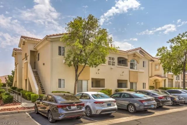 MLS: 2758687 Condo For Sale