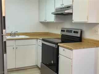 Photo #4: 2758741 Listing