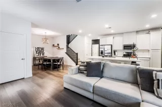 Photo #2: 2758833 Listing