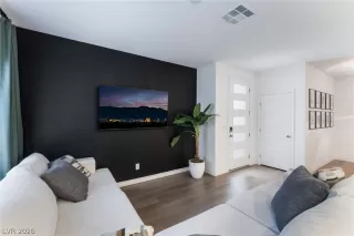 Photo #4: 2758833 Listing