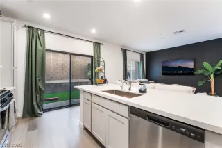 Photo #5: 2758833 Listing