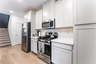 Photo #6: 2758833 Listing