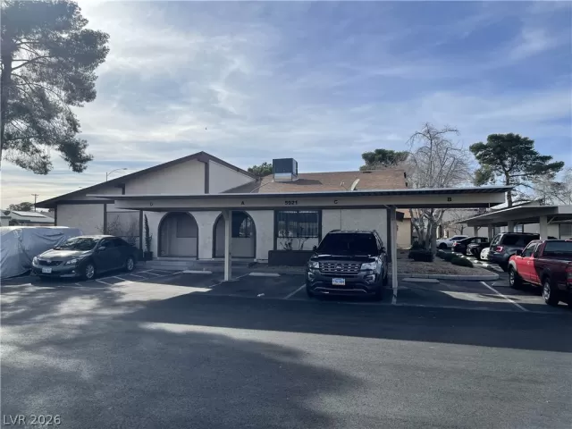 MLS: 2758886 Condo For Sale