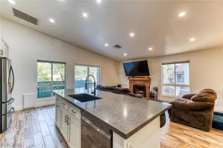 Photo #2: 2758966 Listing 