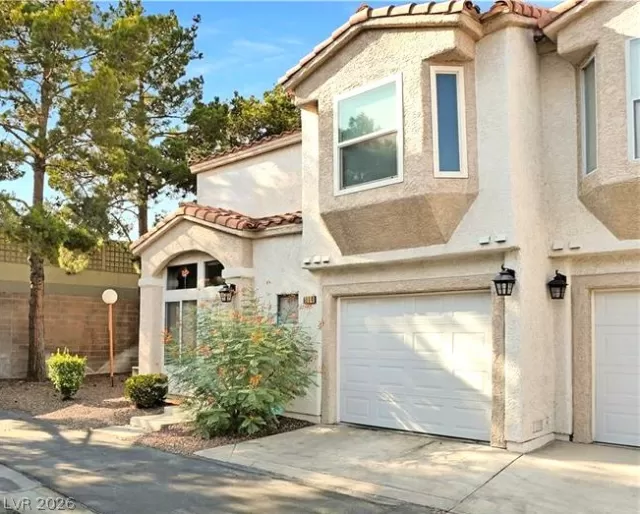 MLS: 2759034 Condo For Sale