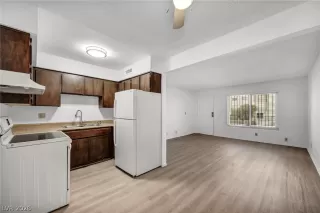 Photo #2: 2759041 Listing