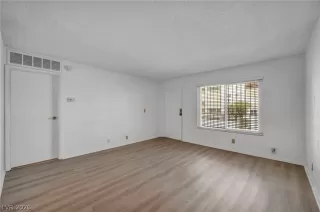 Photo #3: 2759041 Listing