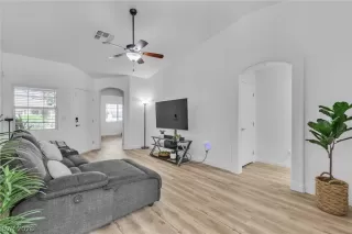 Photo #1: 2759182 Listing 