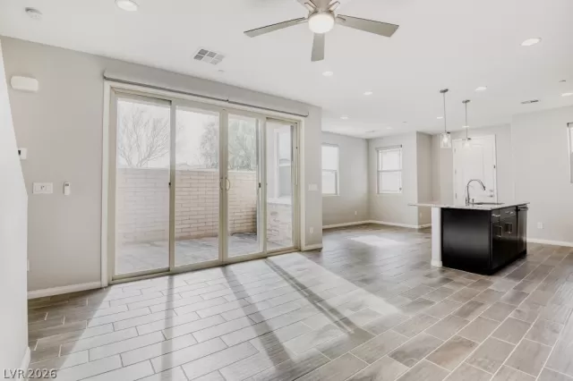 MLS: 2759299 Condo For Sale