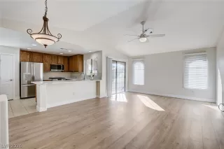 Photo #6: 2759501 Listing