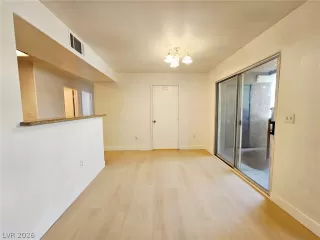 Photo #3: 2759538 Listing