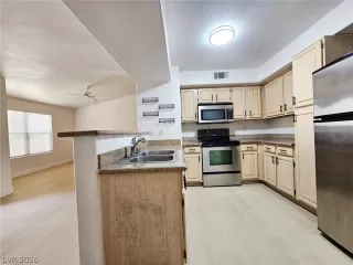 Photo #5: 2759538 Listing