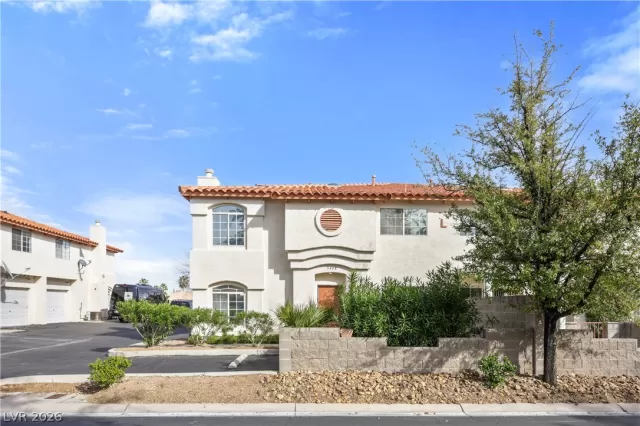 MLS: 2759588 Condo For Sale
