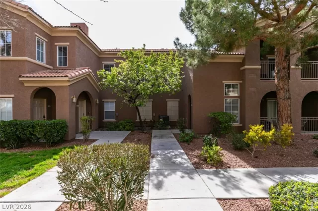 MLS: 2759589 Condo For Sale