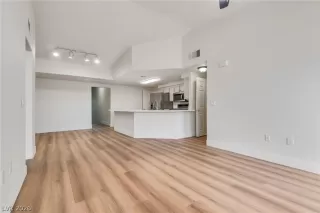 Photo #5: 2759632 Listing