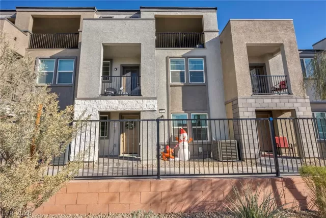 MLS: 2759695 Condo For Sale