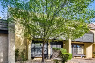 Photo #3: 2759817 Listing