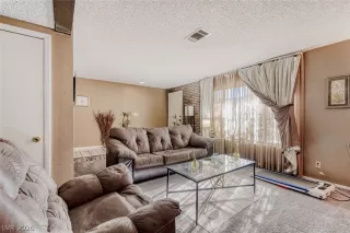 Photo #6: 2759817 Listing