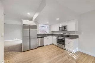 Photo #2: 2759849 Listing