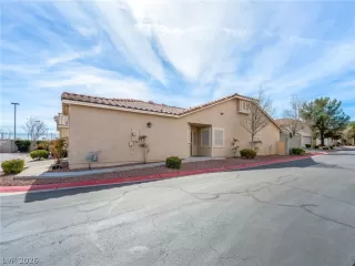 Photo #3: 2759879 Listing