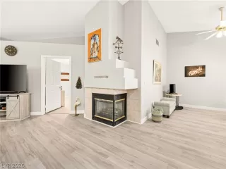 Photo #6: 2759879 Listing