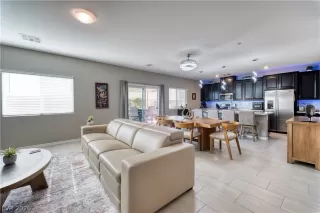 Photo #3: 2759880 Listing