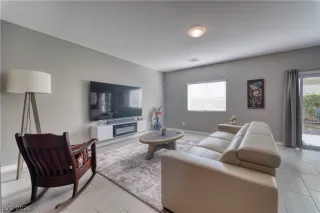 Photo #4: 2759880 Listing