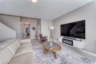 Photo #6: 2759880 Listing