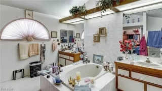 Photo #1: 2759882 Listing 