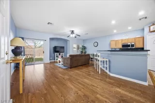 Photo #5: 2759919 Listing 