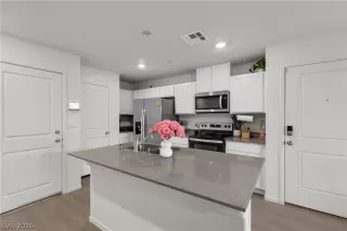 Photo #3: 2759954 Listing 