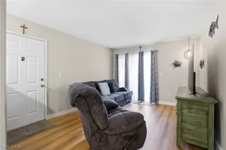 Photo #2: 2760002 Listing