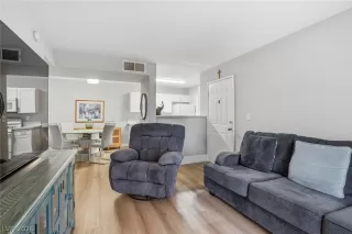 Photo #4: 2760002 Listing