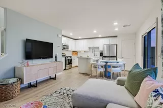 Photo #4: 2760003 Listing