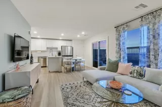 Photo #5: 2760003 Listing