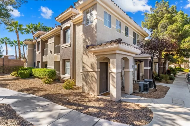 MLS: 2760029 Condo For Sale